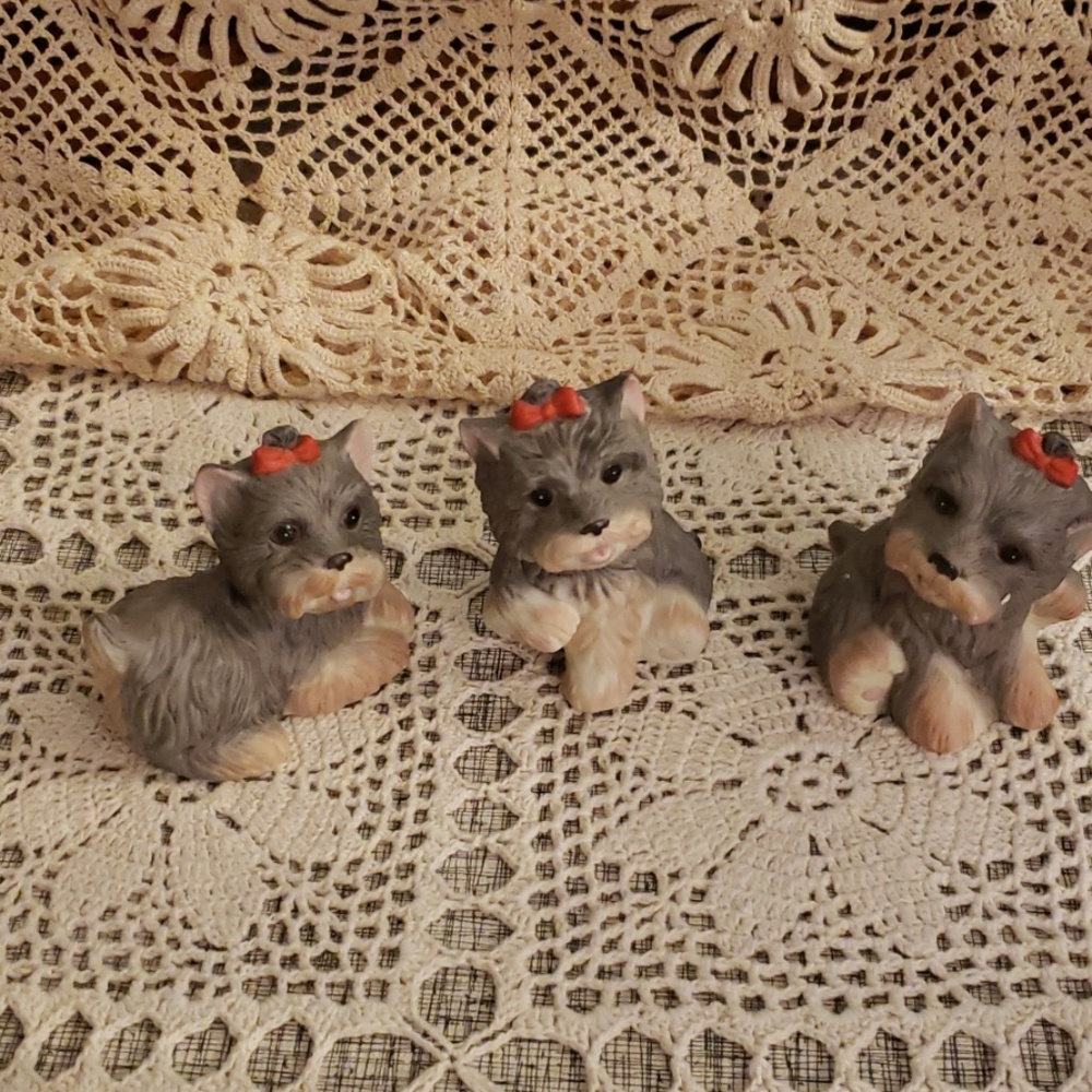 Set of scottie dogs